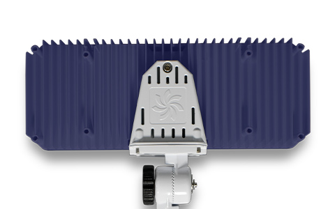 E100 Pole